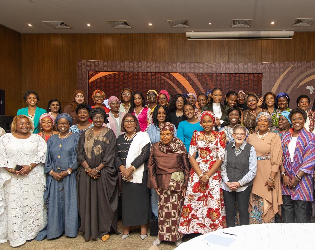 Les 70 femmes leaders de l'Amujae Initiative réunies à Dakar autour d'Ellen Johnson Sirleaf