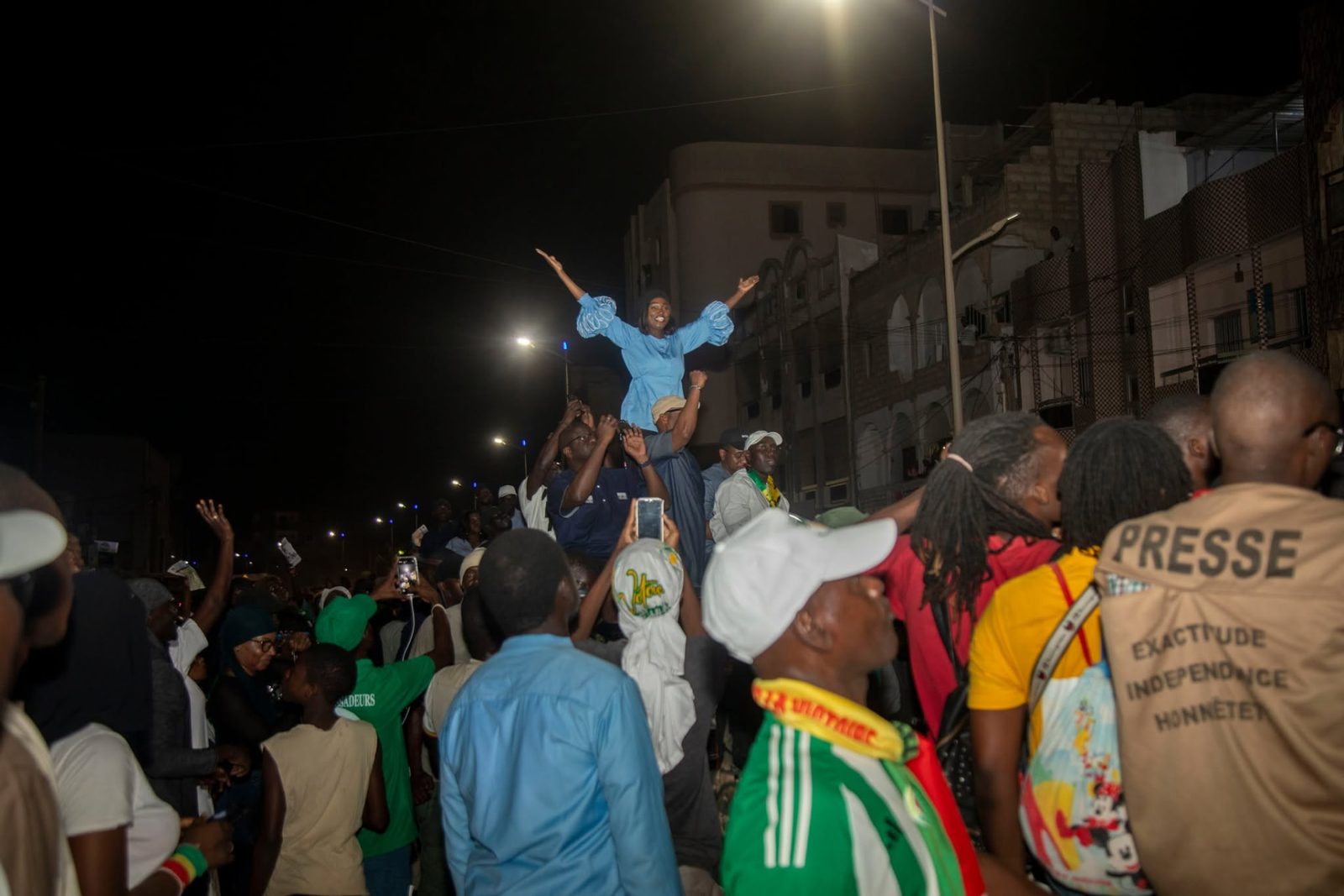 Accueil populaire de nuit lors de la caravane ARC