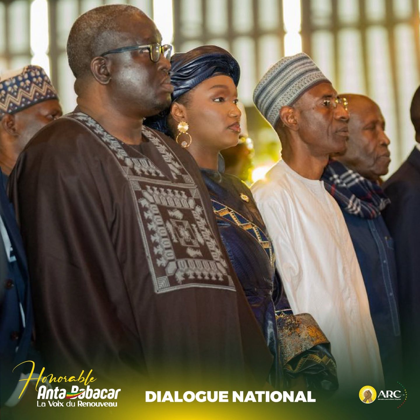 Dialogue National — la Présidente aux côtés des délégués